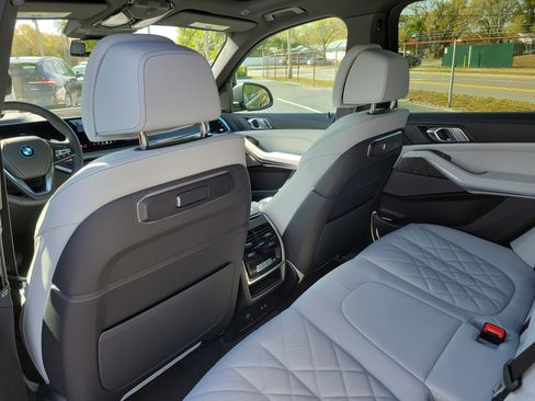 New 2026 BMW X5 xDrive50e image 9