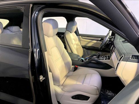 Used 2023 Porsche Cayenne AWD/4WD image 18