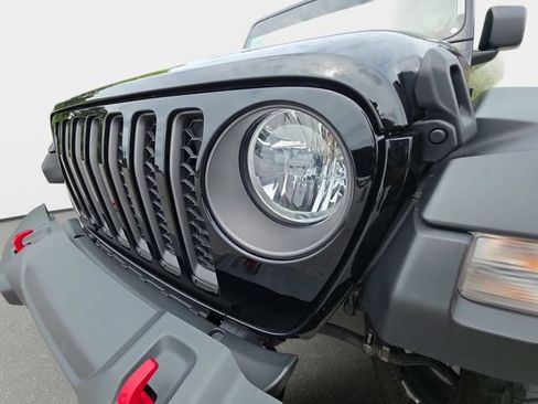 Used 2022 Jeep Gladiator Rubicon w/ Trailer Tow Package AWD/4WD image 30
