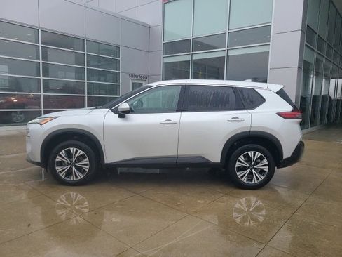 Used 2023 Nissan Rogue SV image 4