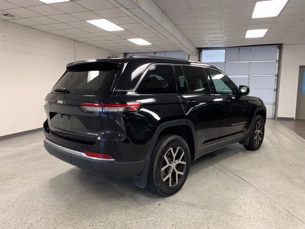 Used 2023 Jeep Grand Cherokee Limited RWD image 4