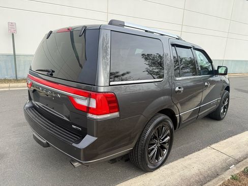 Used 2015 Lincoln Navigator 4WD 4dr image 4
