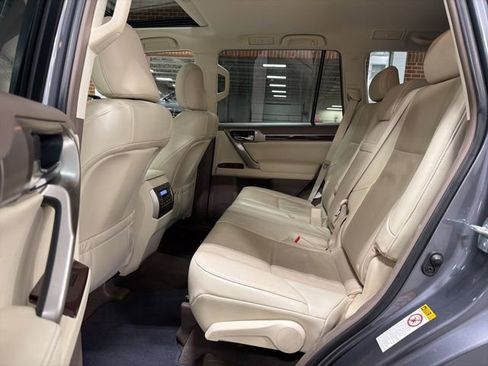 Used 2019 Lexus GX 460 Premium w/ Premium Package image 32