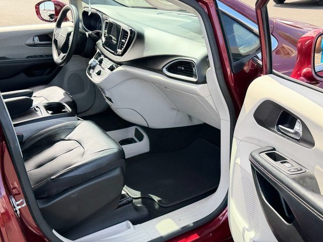 Used 2022 Chrysler Pacifica Touring-L FWD image 27