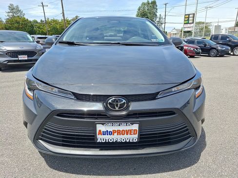 Used 2025 Toyota Corolla LE FWD image 2
