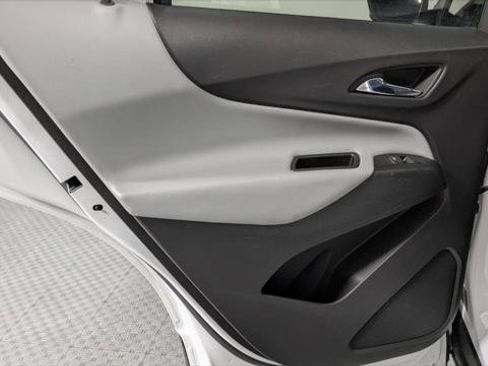 Used 2020 Chevrolet Equinox LS w/ LS Convenience Package FWD image 16