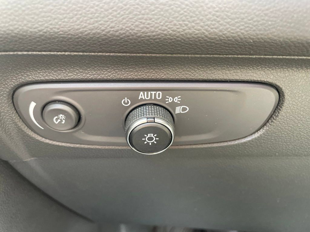 Used 2023 Buick Envision Preferred FWD image 18