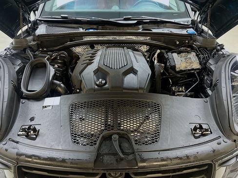 Certified 2023 Porsche Macan AWD/4WD image 30