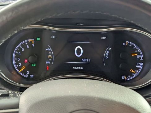 Used 2019 Jeep Grand Cherokee Laredo w/ 18" Wheel & 8.4" Radio Group image 17