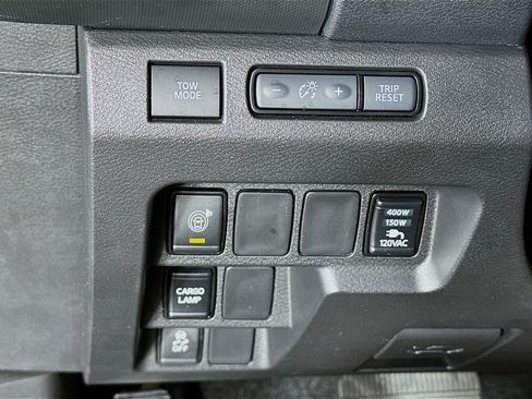 Used 2024 Nissan Frontier SL w/ Technology Package image 17