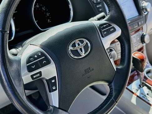 Used 2012 Toyota Highlander Limited w/ Tow Pkg AWD/4WD image 13