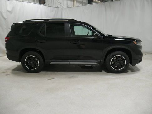 New 2025 Honda Pilot TrailSport image 9