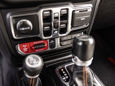 Used 2021 Jeep Gladiator Mojave AWD/4WD image 28