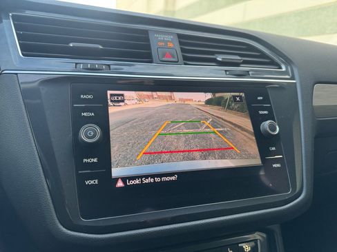 Used 2021 Volkswagen Tiguan SE image 25