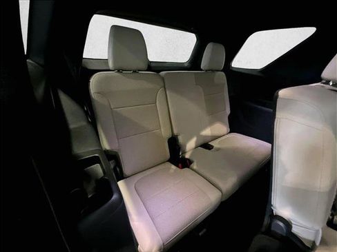 Used 2023 Chevrolet Traverse LS FWD image 30