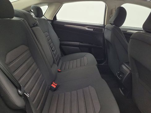Used 2020 Ford Fusion SE FWD image 19