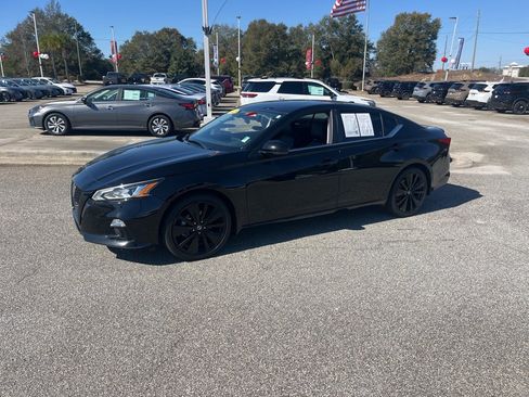 Used 2022 Nissan Altima 2.5 SR w/ Midnight Edition Package image 3