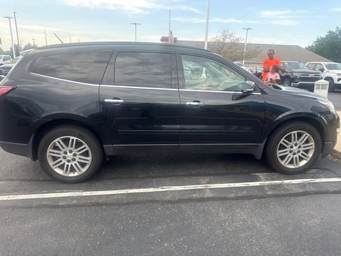 Used 2015 Chevrolet Traverse LT w/ Style and Technology Package FWD image 11