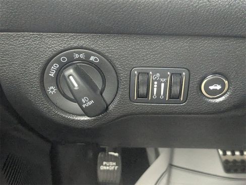 Used 2022 Dodge Challenger R/T w/ Driver Convenience Group image 17