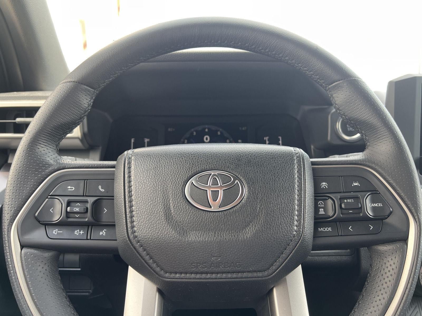 Used 2025 Toyota 4Runner SR5 AWD/4WD image 18