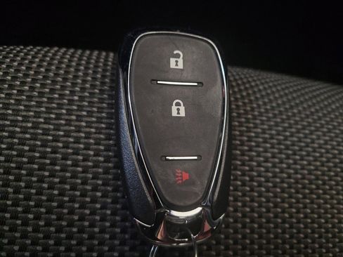 Used 2021 Chevrolet Traverse LS image 32