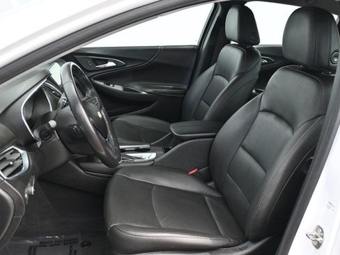 Used 2019 Chevrolet Malibu LT w/ Leather Package FWD image 17