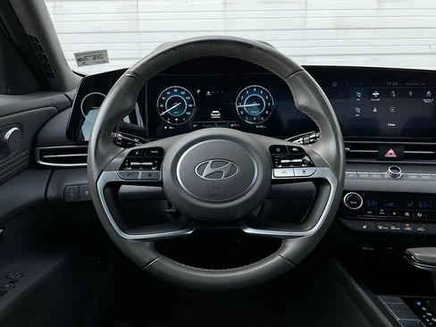 Used 2025 Hyundai Elantra SEL image 34