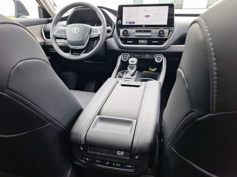 Used 2026 Toyota Grand Highlander Limited image 32