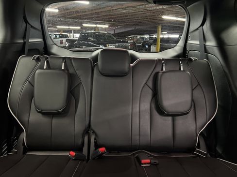 Used 2026 Chrysler Pacifica Limited w/ Uconnect Theater Family Group image 11