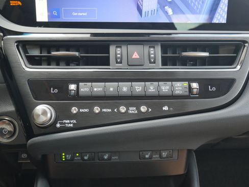 Used 2025 Lexus ES 300h w/ Premium Package image 27