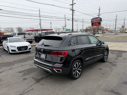 Used 2023 Volkswagen Taos SE w/ Panoramic Sunroof Package AWD/4WD image 7
