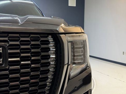 Used 2023 GMC Yukon XL Denali Ultimate AWD/4WD image 10