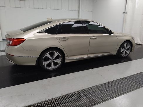Used 2018 Honda Accord Touring image 10
