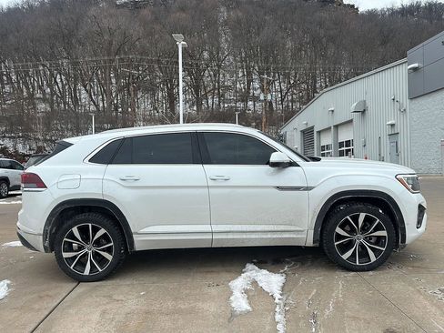 Used 2024 Volkswagen Atlas Cross Sport SEL Premium R-Line image 3