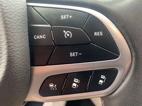 Used 2023 Chrysler Pacifica Touring-L FWD image 20