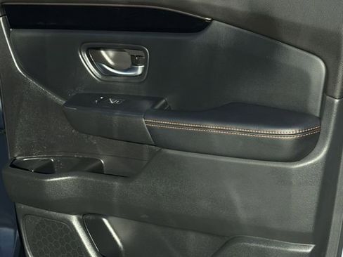 Used 2025 Honda Pilot TrailSport image 38