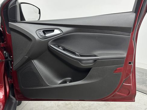 Used 2016 Ford Focus SE w/ SE Power Seat Package image 31