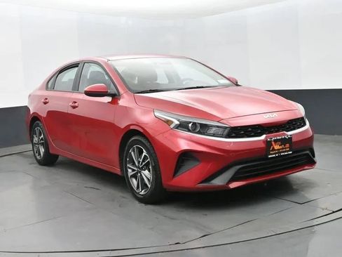 Used 2023 Kia Forte LXS FWD image 2