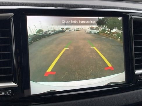 Used 2024 Chrysler Pacifica Touring-L image 24