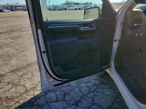 New 2026 GMC Sierra 1500 SLE image 17