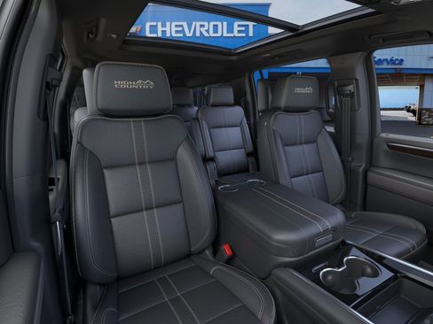 New 2026 Chevrolet Suburban High Country image 17