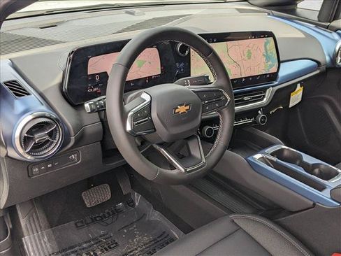 New 2025 Chevrolet Equinox EV LT FWD image 3