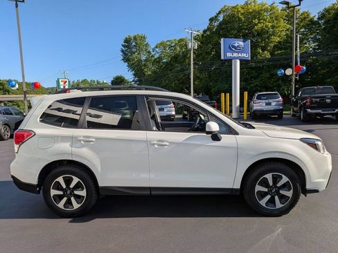 Used 2017 Subaru Forester 2.5i Premium AWD/4WD image 2