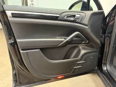 Used 2016 Porsche Cayenne S AWD/4WD image 10