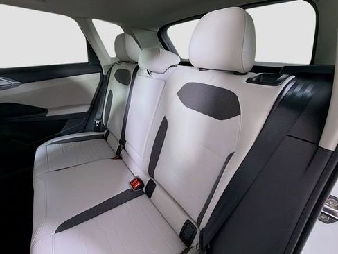 New 2026 Volkswagen Taos SE image 21