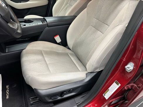 Used 2025 Nissan Rogue SV image 14