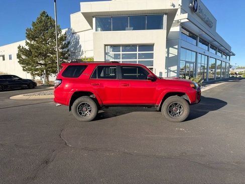Used 2018 Toyota 4Runner TRD Off-Road Premium AWD/4WD image 6