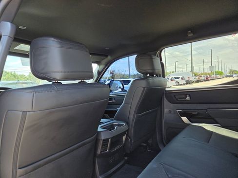 Used 2025 Toyota Tundra Limited AWD/4WD image 18