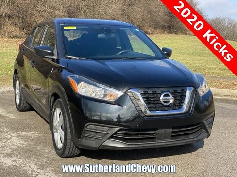 Used 2020 Nissan Kicks S image 1