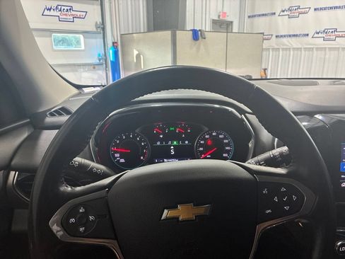 Used 2020 Chevrolet Traverse LT FWD image 19